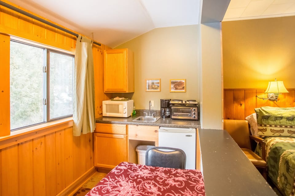 River Bend | Private kitchenette | Fridge, microwave