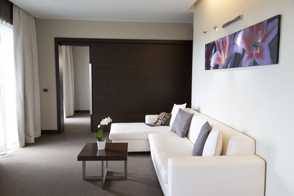 In-room safe, soundproofing