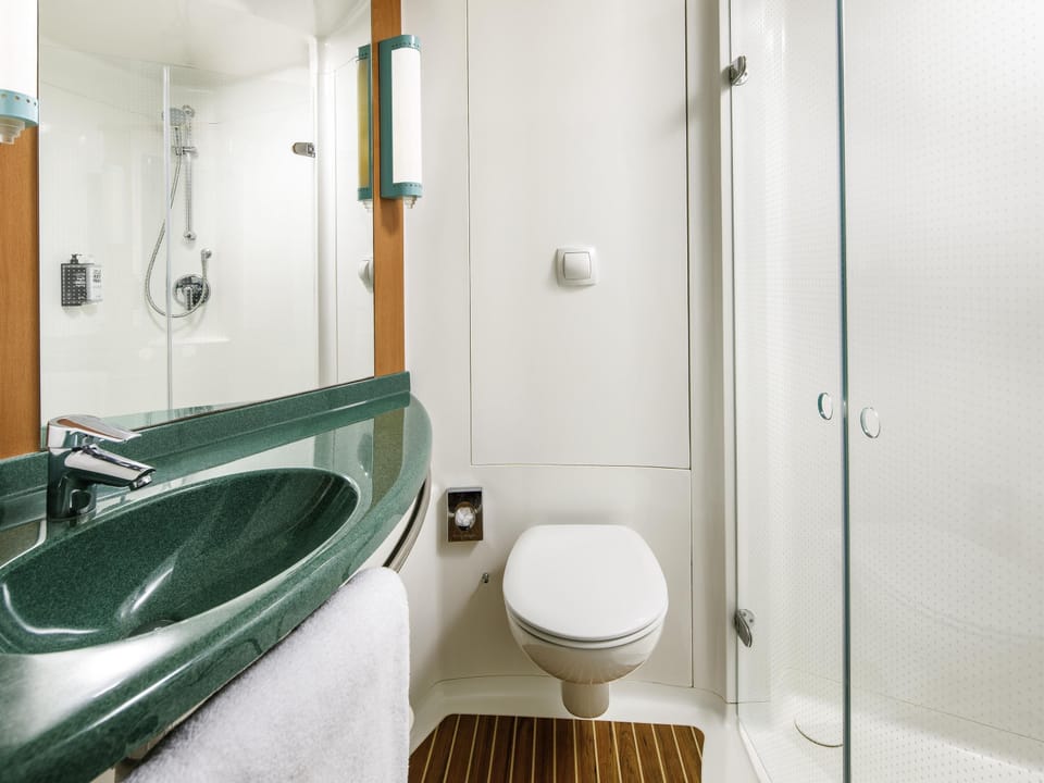 In-room safe, desk, iron/ironing board, free WiFi