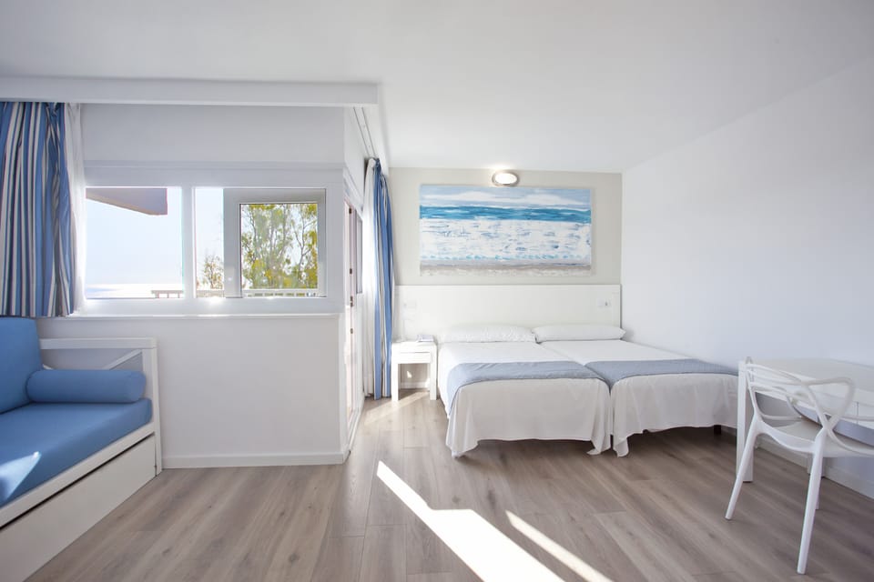 Desk, blackout drapes, free WiFi, bed sheets