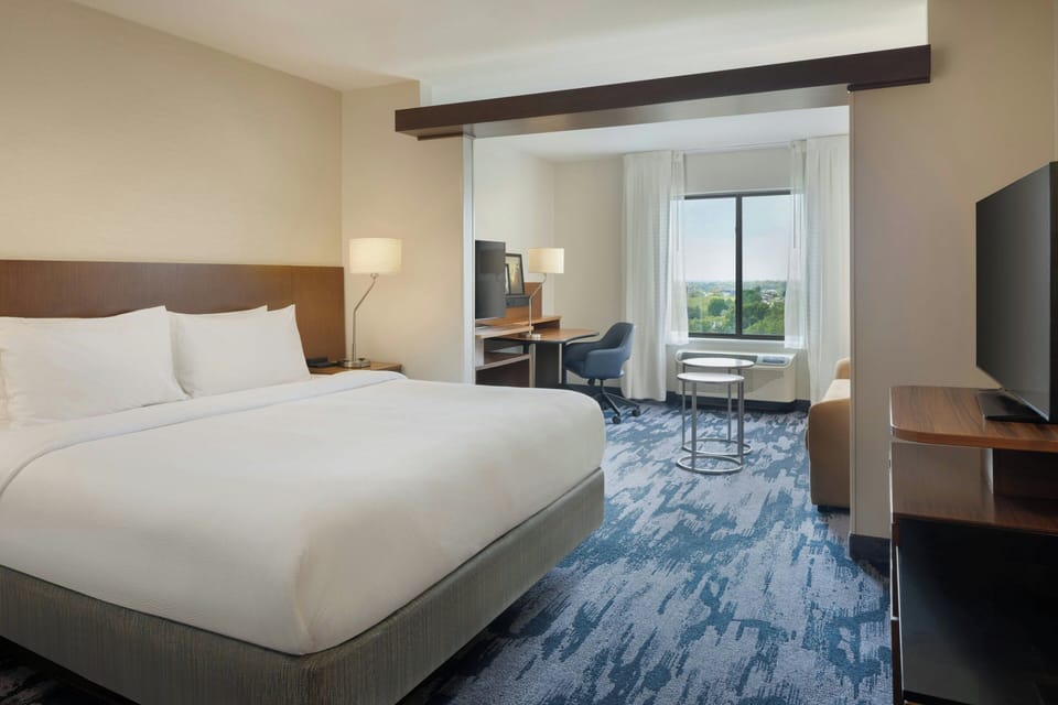 Pillowtop beds, in-room safe, desk, laptop workspace