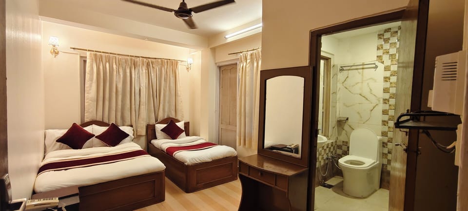 Deluxe Triple Room, 2 Bedrooms | In-room safe, desk, free WiFi, bed sheets