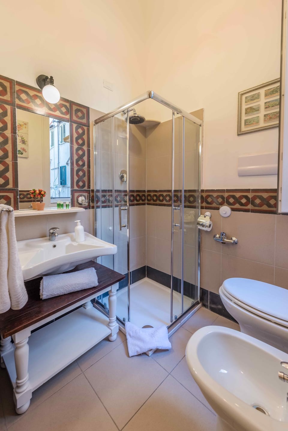 Single Room | Bathroom | Free toiletries, hair dryer, bidet, towels