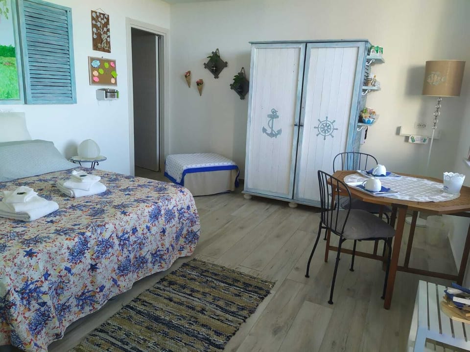 Standard Double Room | Down comforters, in-room safe, desk, iron/ironing board
