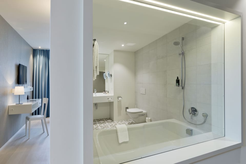 Double Room | In-room safe, desk, laptop workspace, blackout drapes
