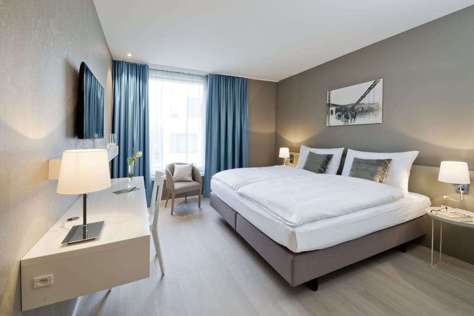 Double Room | In-room safe, desk, laptop workspace, blackout drapes