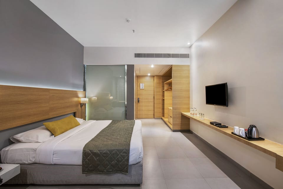 Superior Room | In-room safe, individually decorated, individually furnished, desk