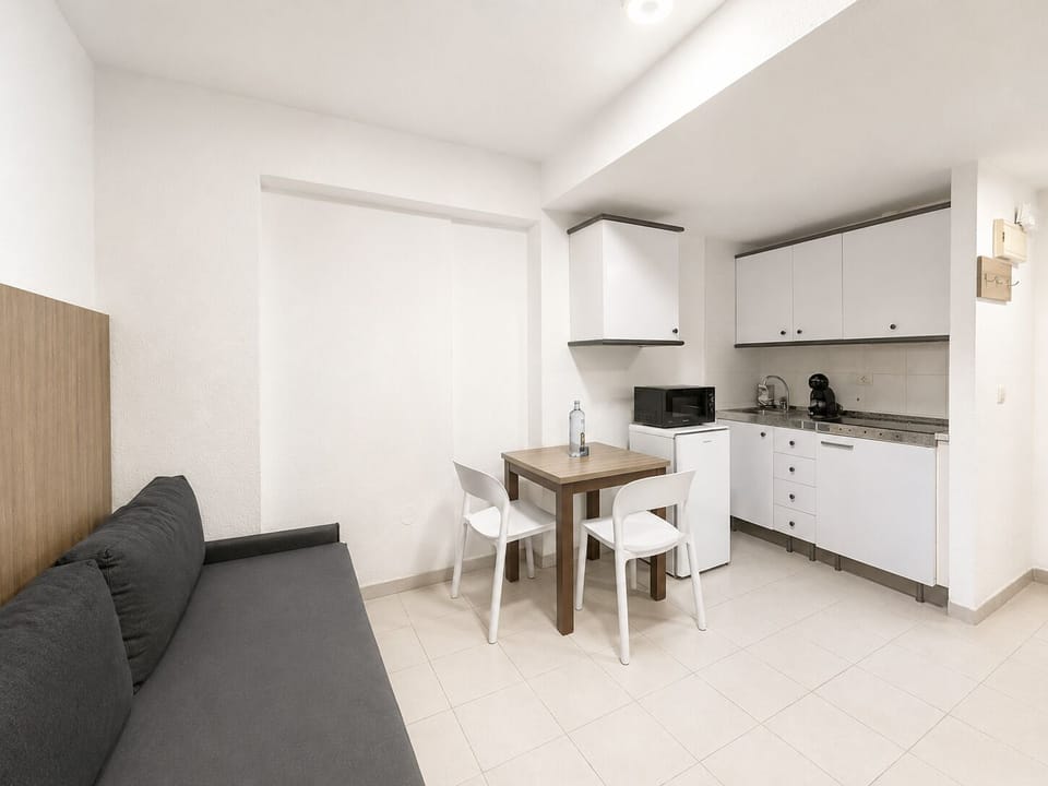 In-room safe, iron/ironing board, cribs (surcharge)