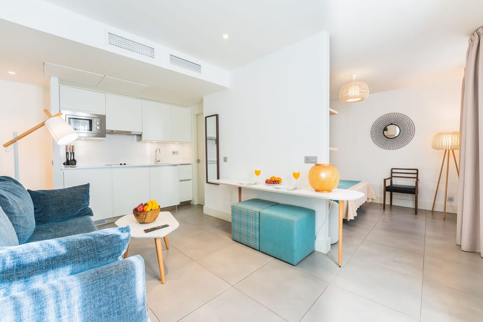 Family Room | 1 bedroom, in-room safe, blackout drapes, soundproofing