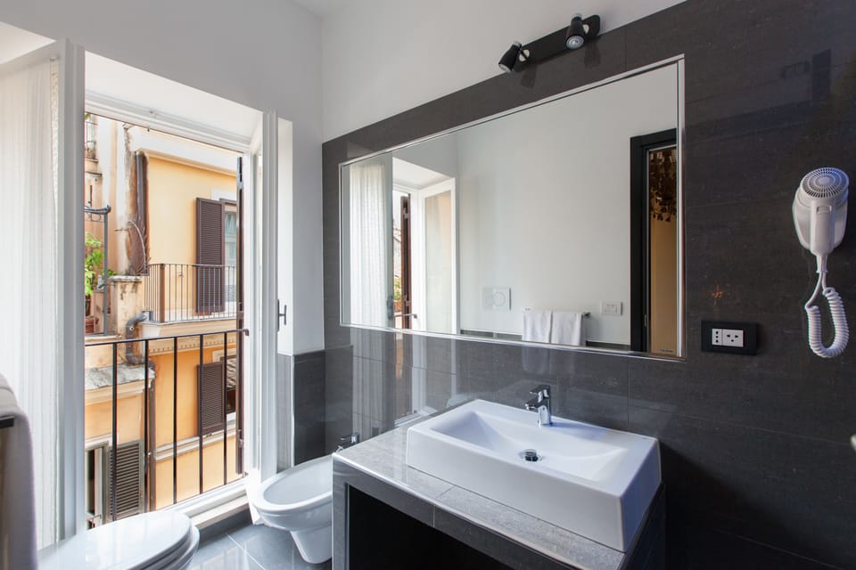 Deluxe Double Room | Minibar, in-room safe, soundproofing, iron/ironing board