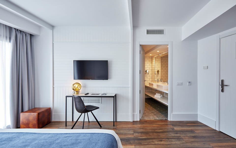 Superior Double or Twin Room (Access to Avana Rooftop) | Blackout drapes, soundproofing, free WiFi, bed sheets