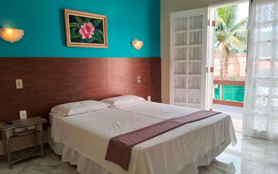 Minibar, blackout drapes, free WiFi, bed sheets