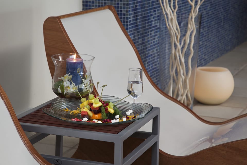 Sauna, hot tub, Turkish bath, body treatments, mud baths, aromatherapy