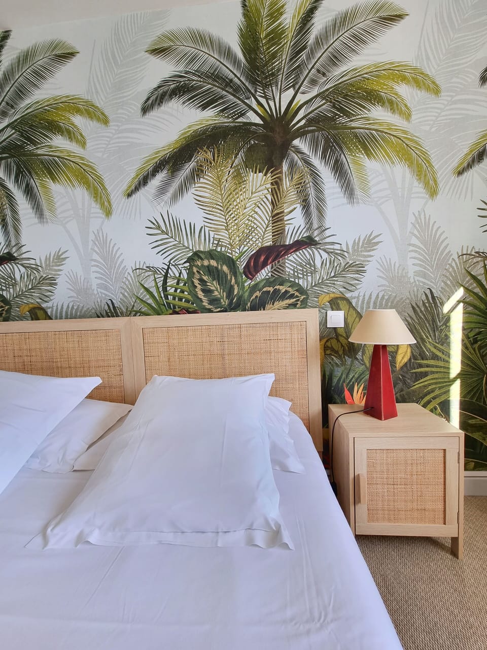 Classic Double Room | Minibar, in-room safe, desk, soundproofing