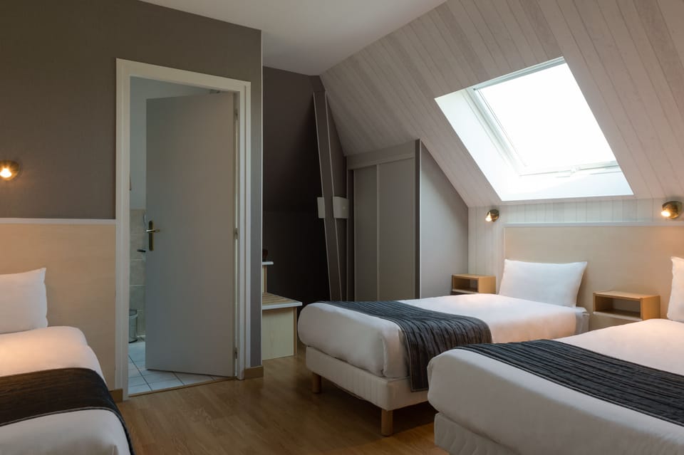 Standard Quadruple Room | In-room safe, desk, soundproofing, free WiFi