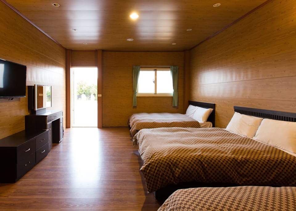 Family Room (six people) | Premium bedding, free WiFi, bed sheets