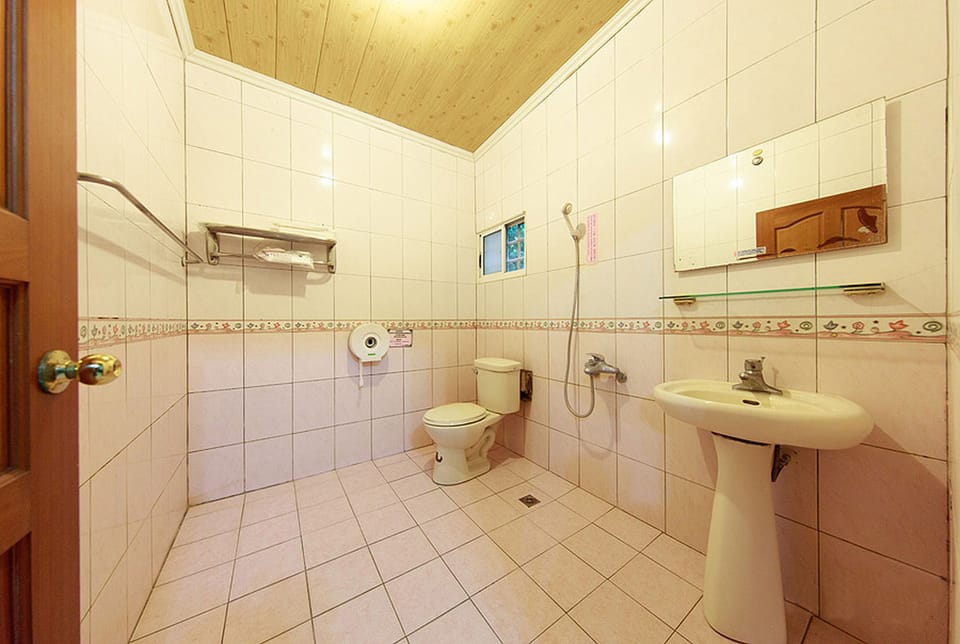 Family Room (Eight People) | Bathroom | Shower, free toiletries, hair dryer, slippers