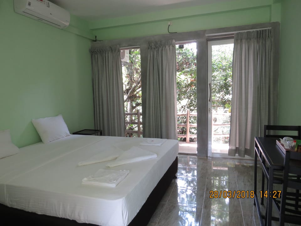 Luxury Double Room, 6 Bedrooms, River View | Premium bedding, desk