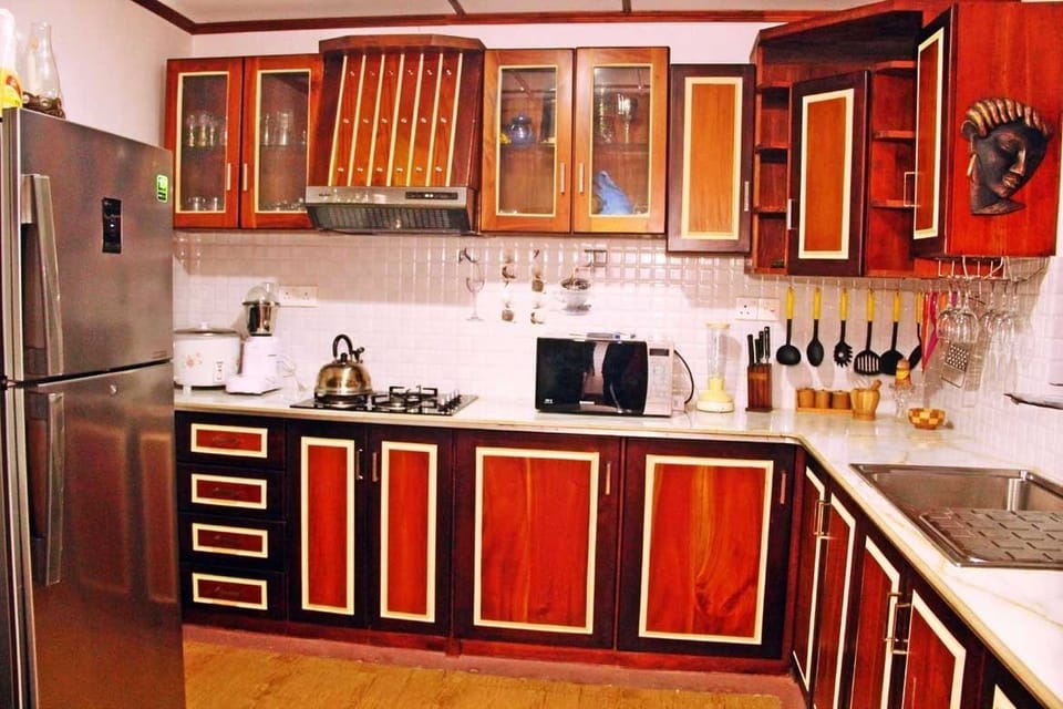 Villa, 3 Bedrooms | Private kitchen | Fridge, microwave, oven, stovetop
