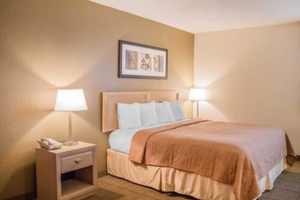 In-room safe, iron/ironing board, free WiFi, bed sheets