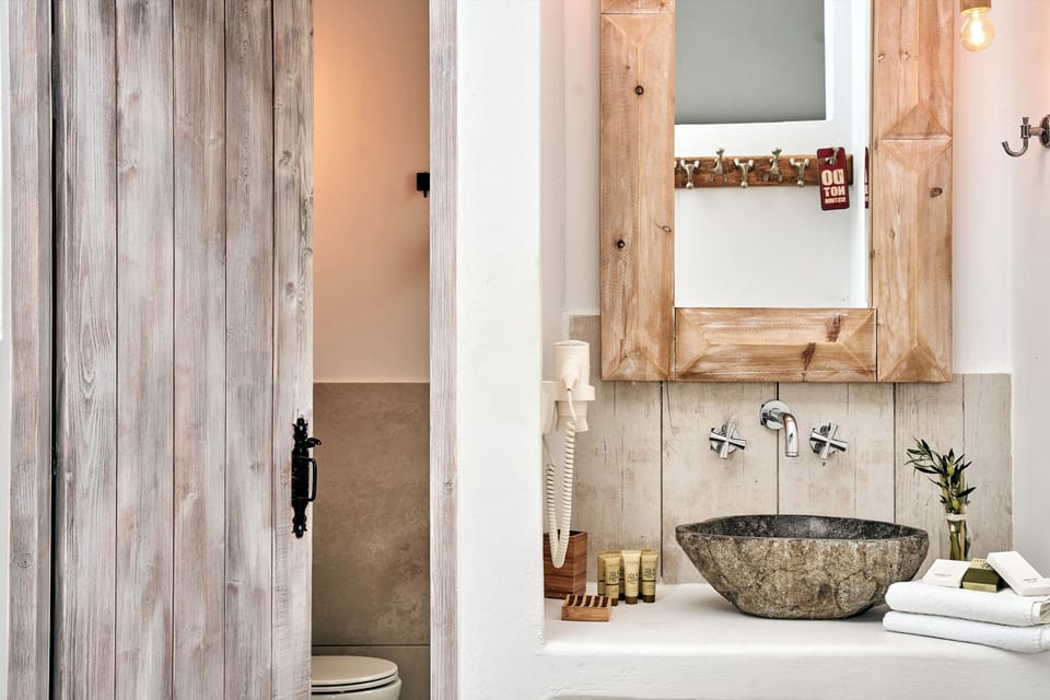 Corner Suite with Panoramic Sea View | Bathroom | Shower, rainfall showerhead, designer toiletries, hair dryer