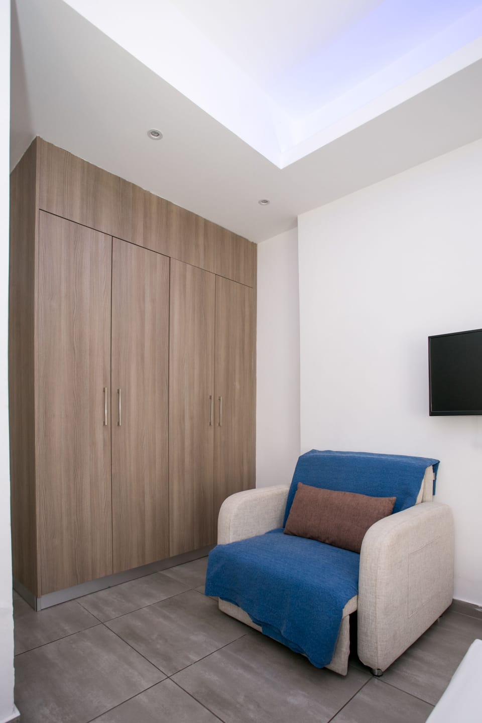 32-inch flat-screen TV with satellite channels, TV