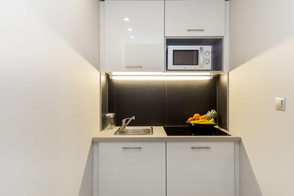 Deluxe Suite, 2 Bedrooms | Private kitchenette | Fridge, microwave, coffee/tea maker, electric kettle