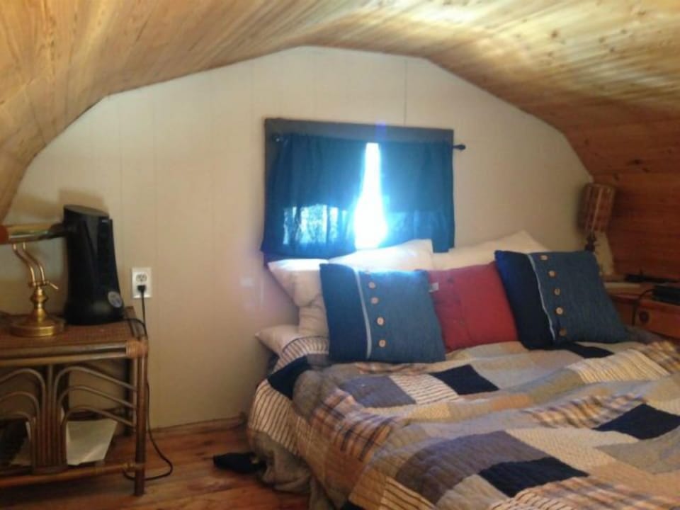 Cottage, 2 Bedrooms (RV on-site with additional beds) | 2 bedrooms, desk, free cribs/infant beds, free WiFi