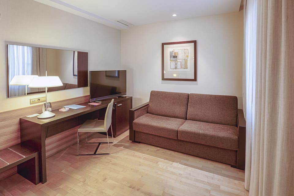 Down comforters, minibar, in-room safe, desk