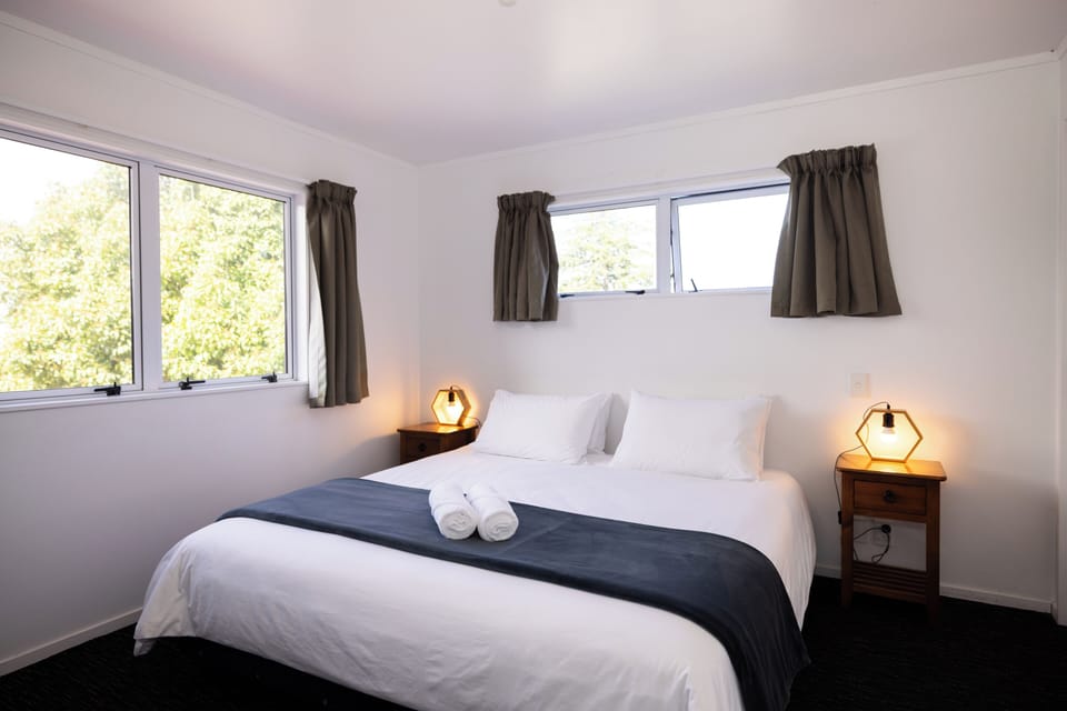 The Apartment | Hypo-allergenic bedding, free WiFi, bed sheets