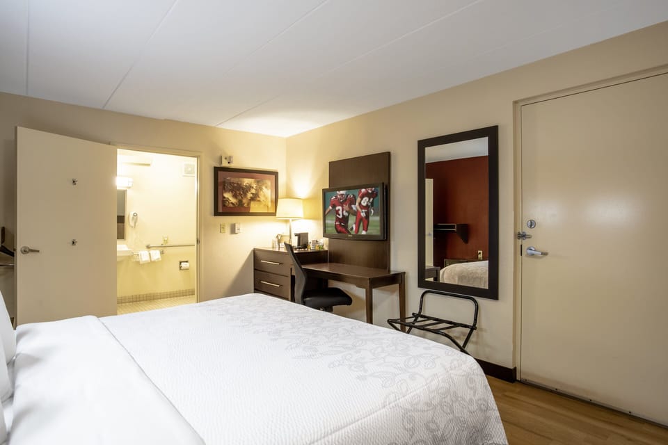 In-room safe, desk, blackout drapes, free WiFi