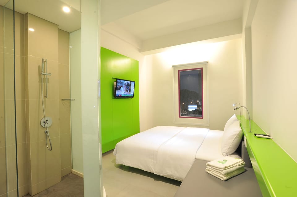 In-room safe, bed sheets