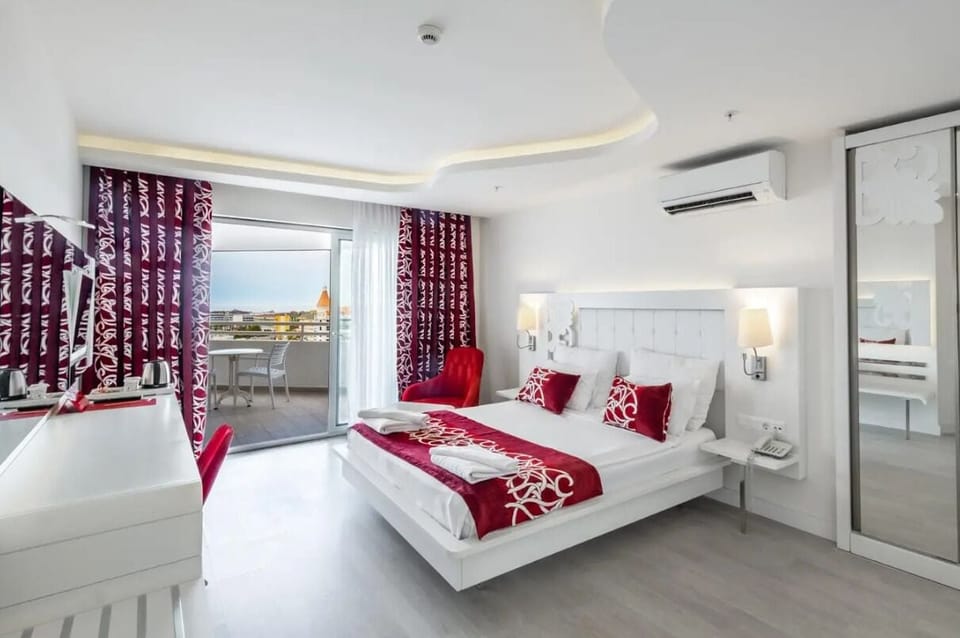 Minibar, desk, soundproofing, free WiFi