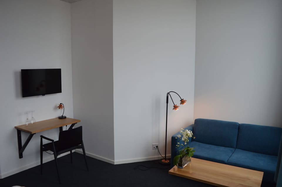 Double Room (OBS! Check in at Gerlev Kro, Bygaden 4, 3630 Jægerspris) | Desk, blackout drapes, soundproofing, iron/ironing board