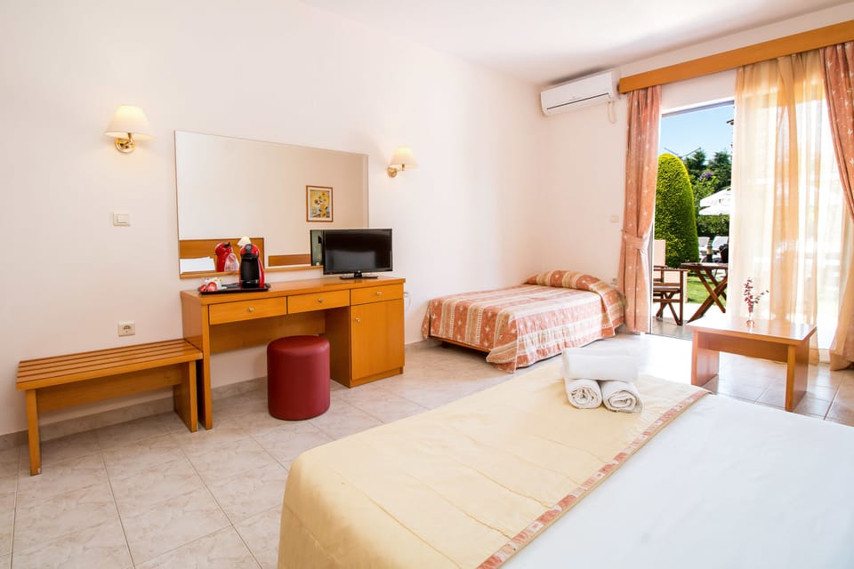 Studio, Balcony, Pool View | In-room safe, blackout drapes, soundproofing, cribs (free)
