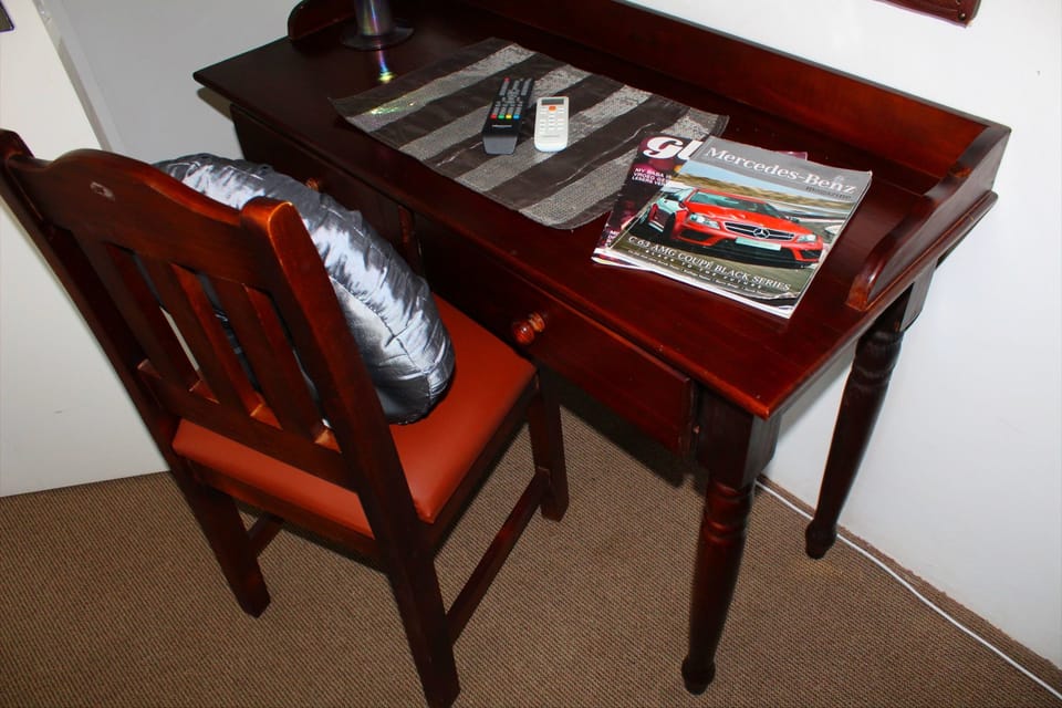 Self Catering Unit | Premium bedding, pillowtop beds, desk, iron/ironing board (on request)