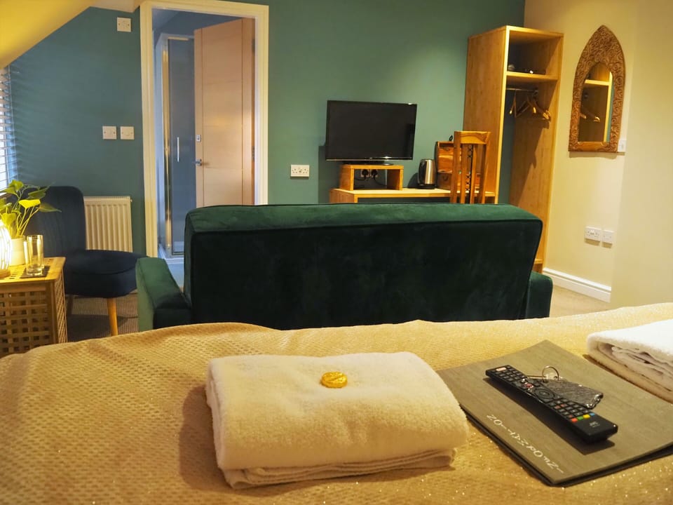 Double or Twin Room (Select Room) | Free WiFi, bed sheets