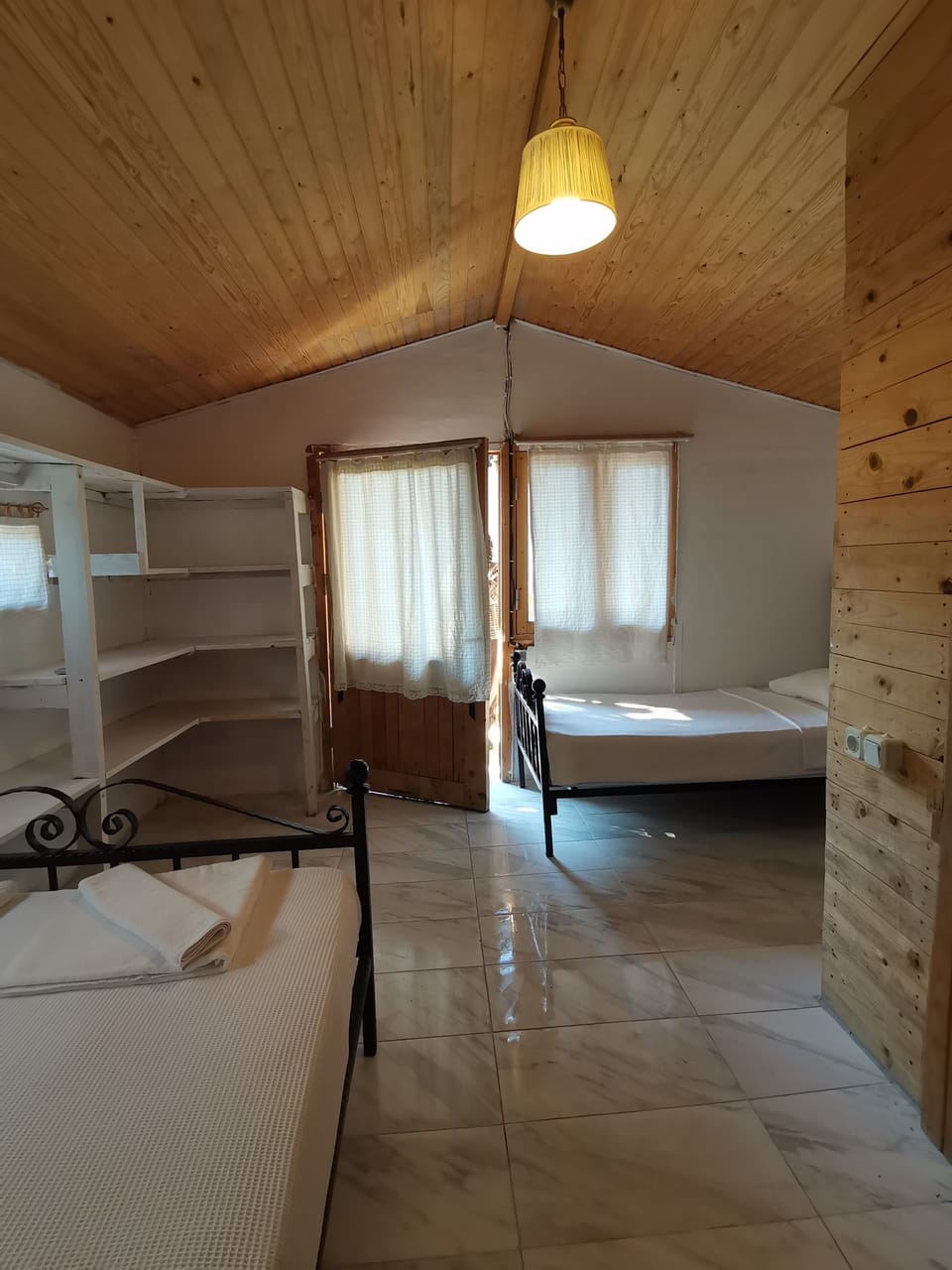Desk, free cribs/infant beds, free WiFi, bed sheets