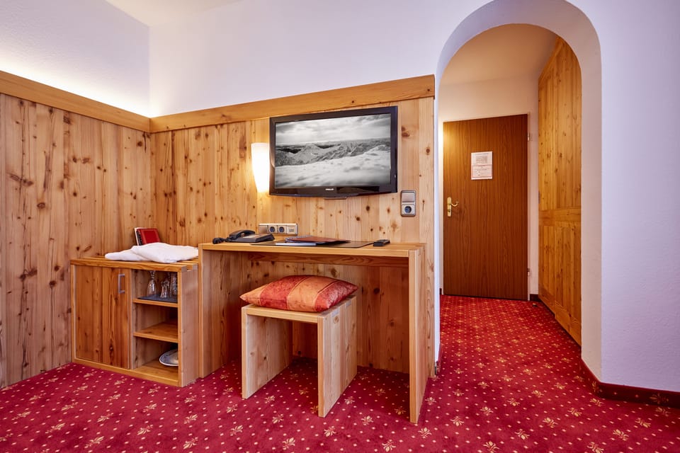Double Room, Mountain View, Mountainside | Premium bedding, down comforters, minibar, in-room safe
