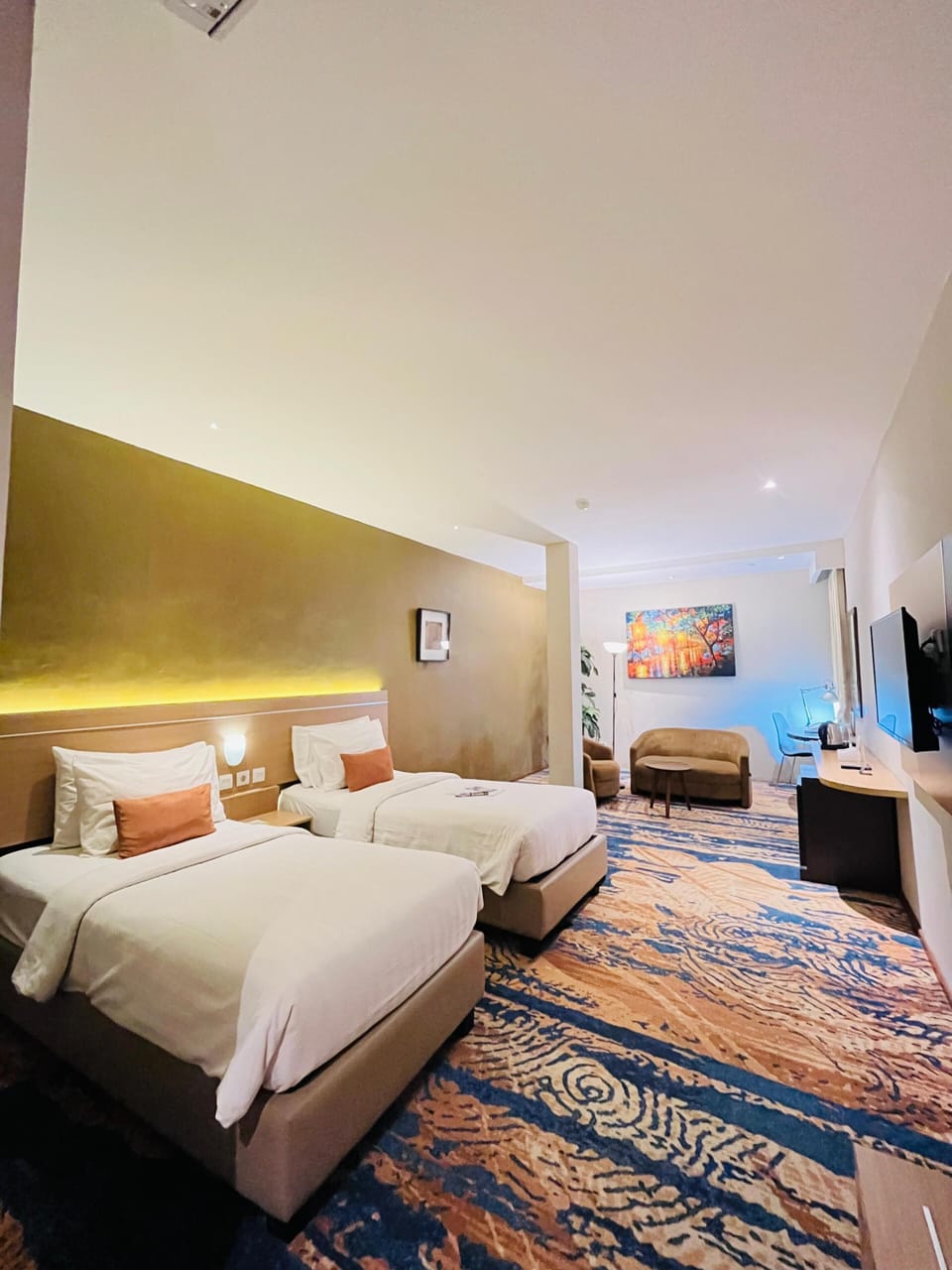 Suite Twin | In-room safe, desk, blackout drapes, soundproofing