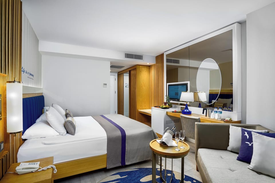 Standard Double Room | Minibar, soundproofing, cribs (free), WiFi (free)
