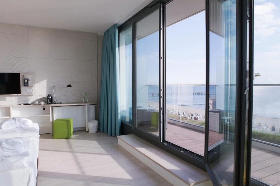 Junior Suite, Sea View | In-room safe, desk, free cribs/infant beds, free WiFi
