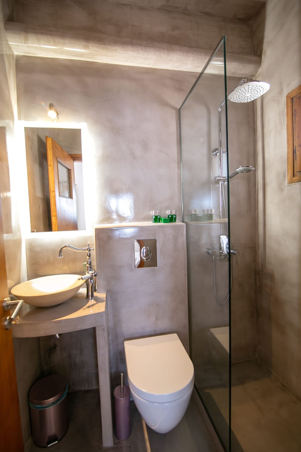 Double Room (Caldera View) | Bathroom | Shower, designer toiletries, hair dryer, slippers