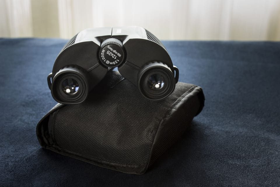 Deluxe Room, 1 King Bed, Track View | Premium bedding, in-room safe, laptop workspace, blackout drapes