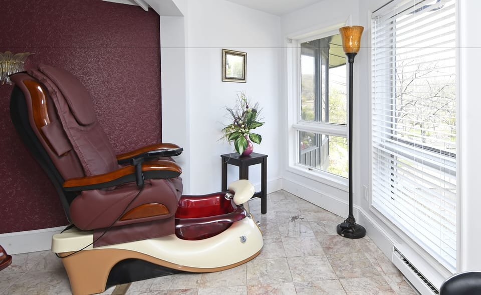 Hot tub, body treatments, aromatherapy, hot stone massages