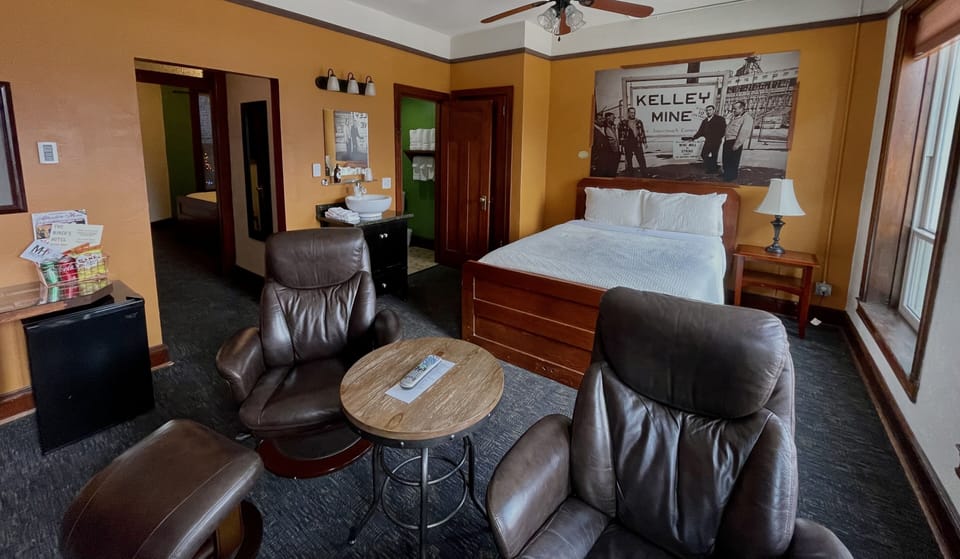 1 bedroom, Egyptian cotton sheets, premium bedding, pillowtop beds