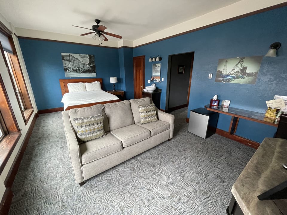 1 bedroom, Egyptian cotton sheets, premium bedding, pillowtop beds