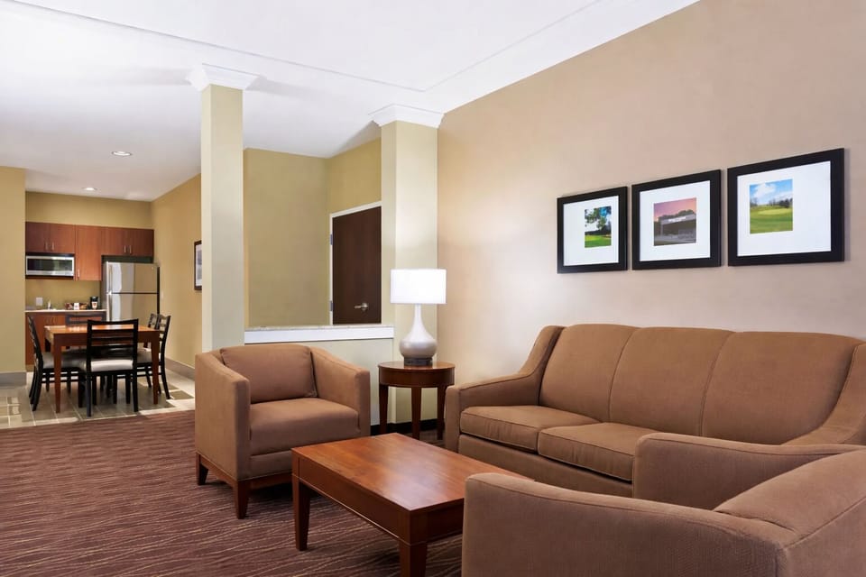Honeymoon Double Room, 1 Bedroom | Living area