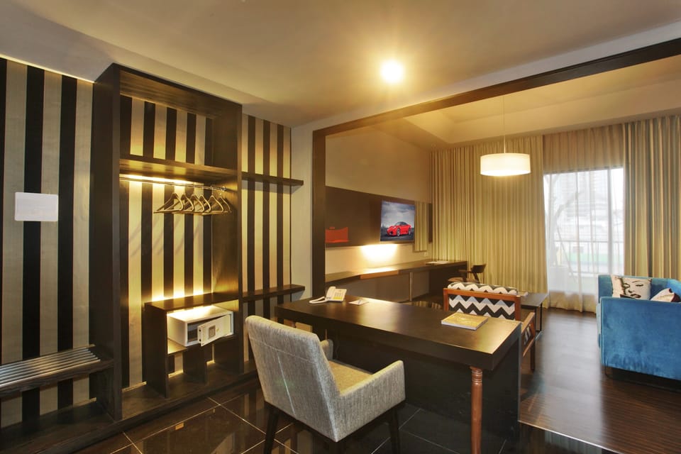 Junior Room, Smoking | Living area | LED TV