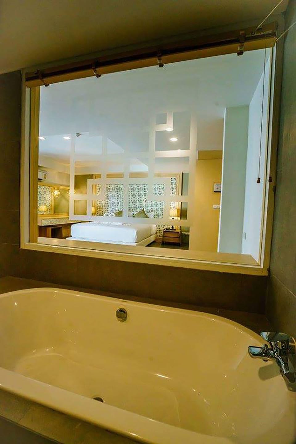 Junior Suite | Bathroom | Free toiletries, hair dryer, bathrobes, slippers